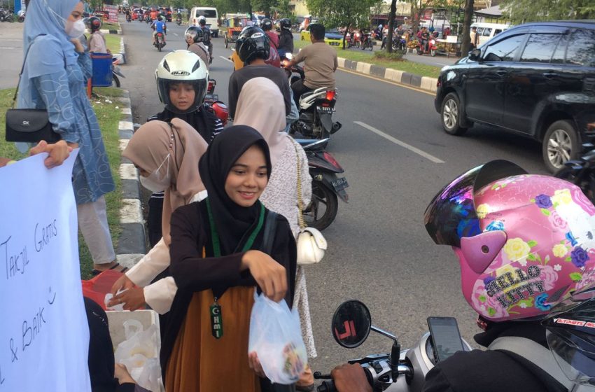  Di Bulan Ramadhan Kohati HMI Banda Aceh Berbagi Takjil Ke Masyarakat