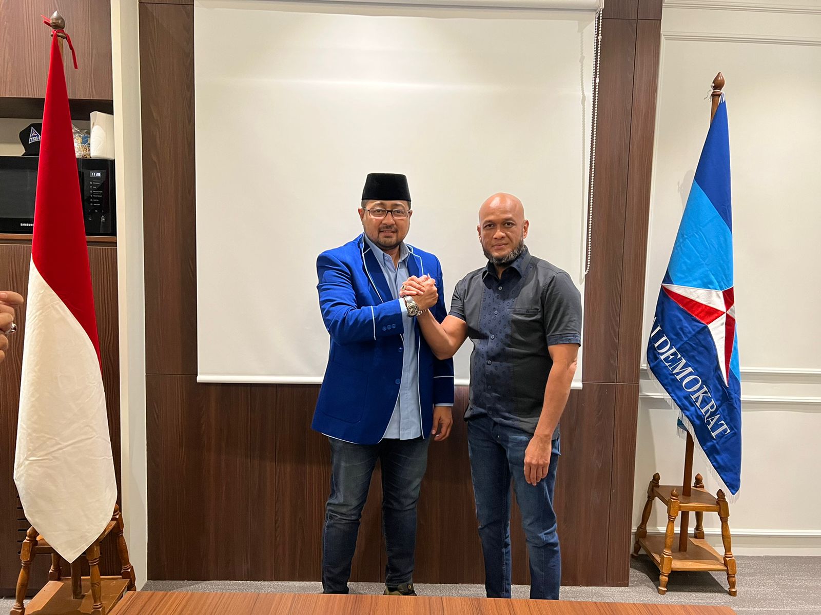 Ahmad Yasir Bersama Teuku Riefky Harsa Sekjen DPP Demokrat Saling Berbagi Pengalaman
