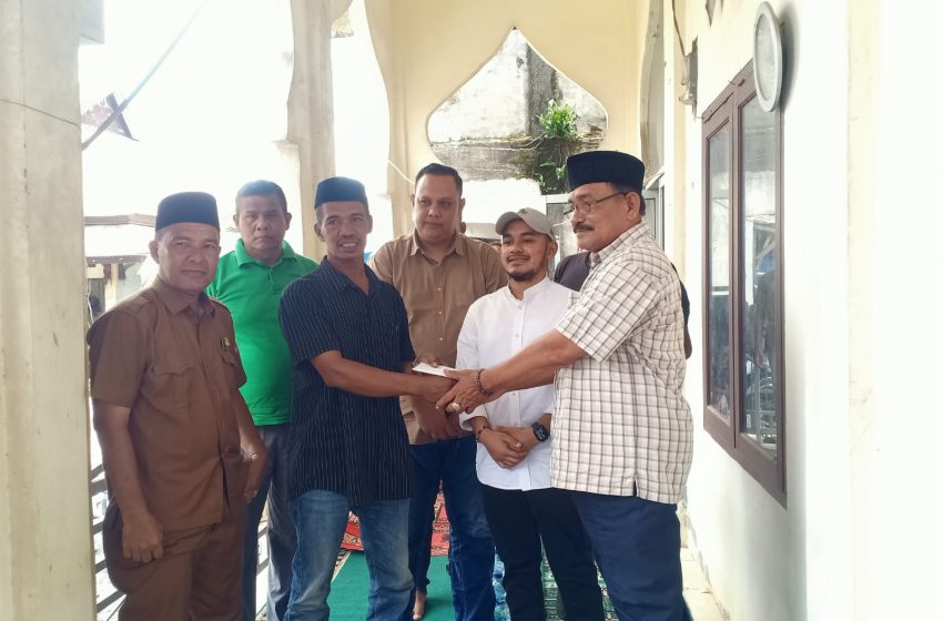  Pernah Terbakar, Ketua DPC PPP Nagan Raya Mohd Rizki Ramadhan Beri Bantuan ke Meunasah Darussalam Simpang Peut