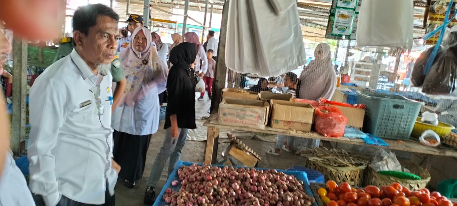 Sekda H Ardimartha Tinjau Harga Bahan Pokok di Dua Pasar di Nagan Raya