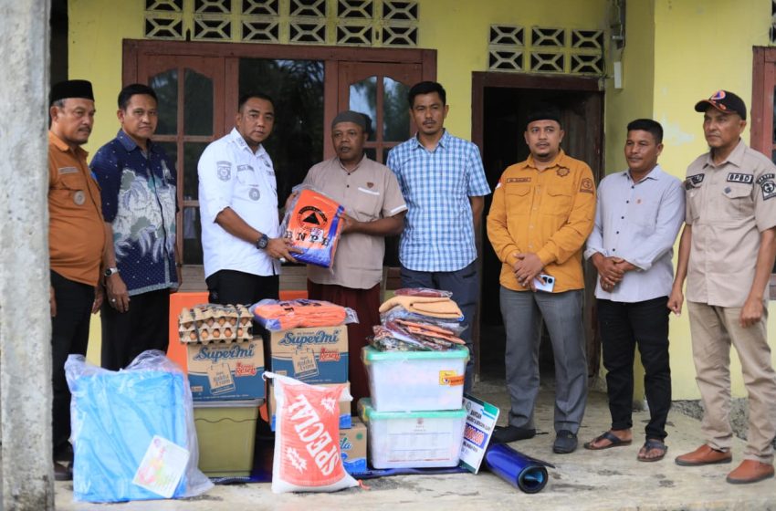  Wakil Bupati Nagan Raya Raja Sayang Kunjungi Korban Kebakaran dan Berikan Bantuan Masa Panik