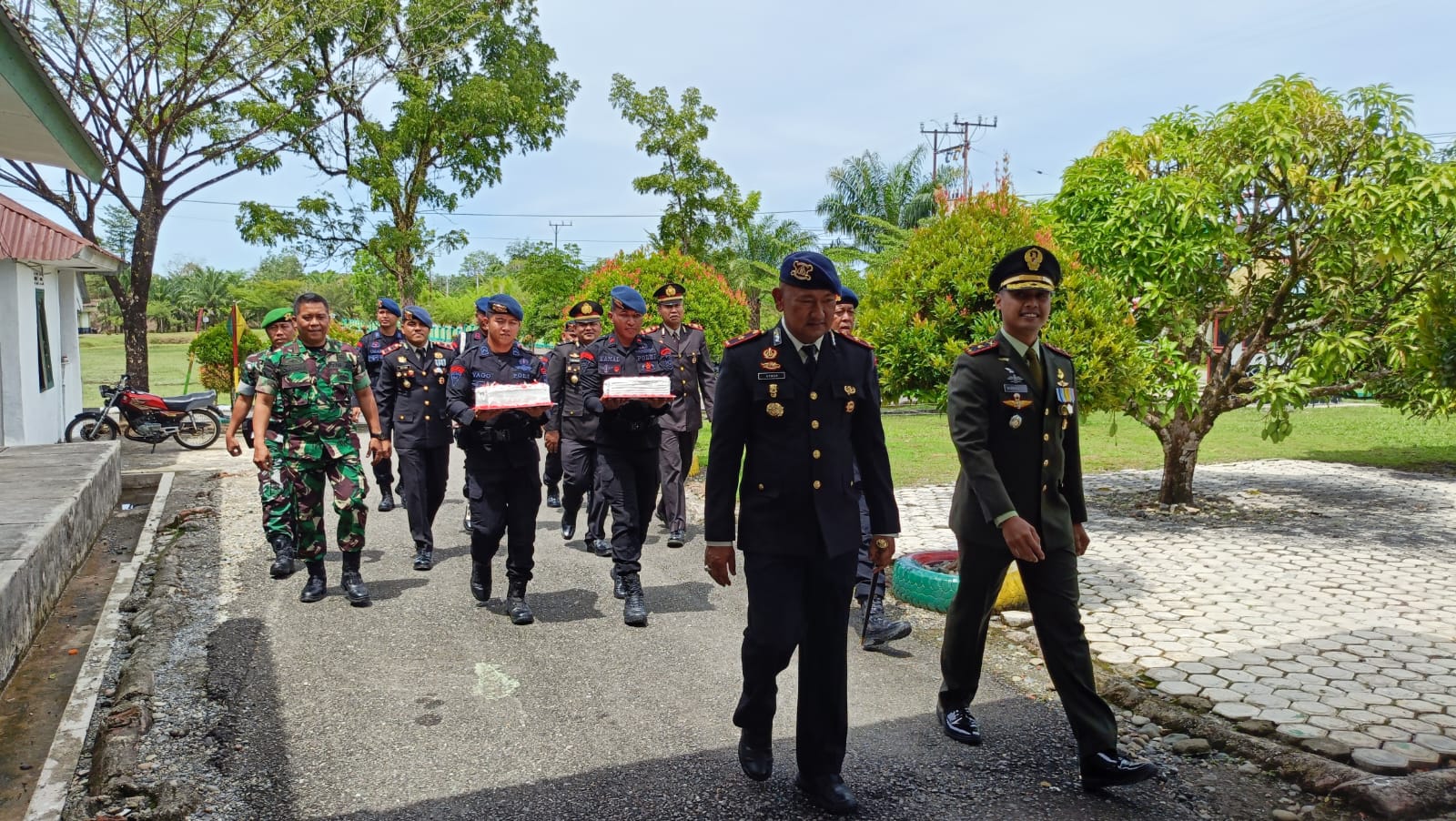 Perkuat Sinergi, Brimob Batalyon C Pelopor Kunjungi Yonif 856/Satria Bumi Sakti di Momen HUT TNI ke-80