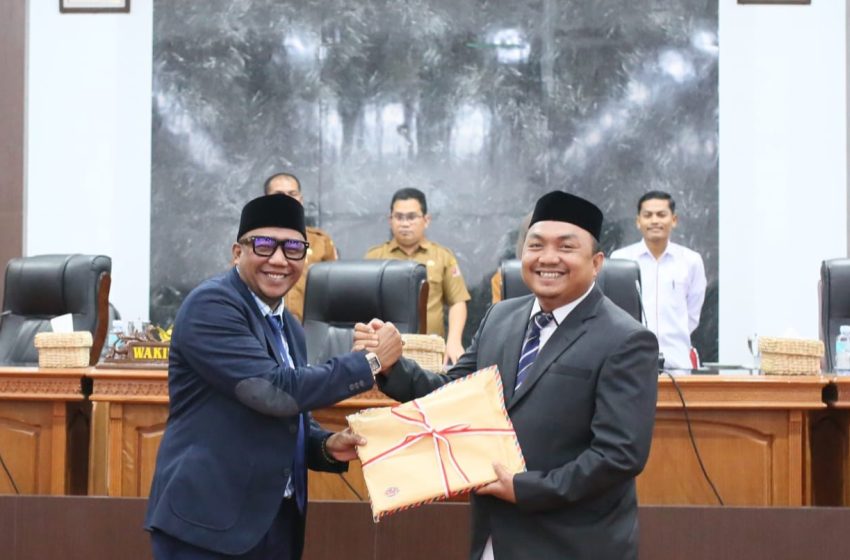  Wabup Nagan Raya Sampaikan Tiga Rancangan Qanun Tahun 2025 dalam Rapat Paripurna DPRK