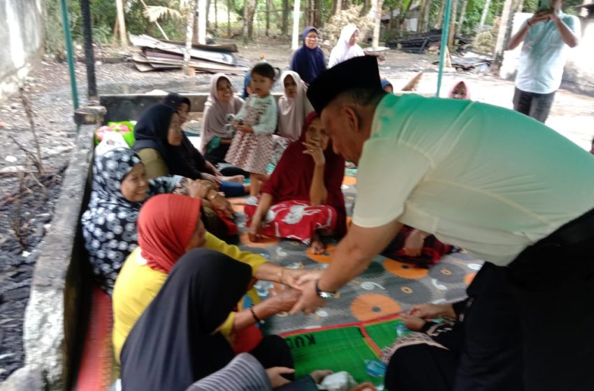  Wakil Ketua DPRK Nagan Raya Berikan Santunan kepada Korban Kebakaran di Gampong Meugat Meh