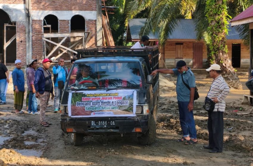  Korban Banjir di Gampong Drien Tujoh Tripa Makmur, Terima Bantuan dari BKM Baburrayan Jeuram