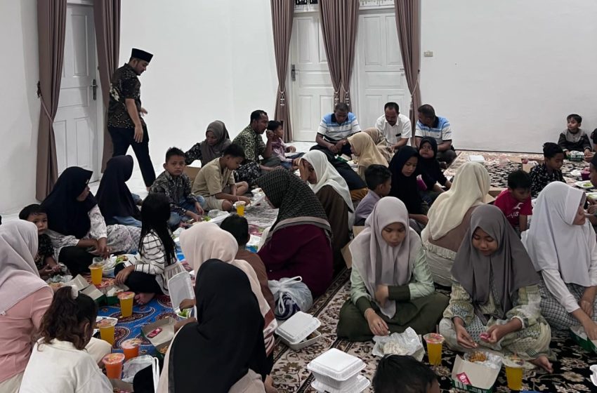  Ketua DPRK Nagan Raya Gelar Buka Bersama Anak Yatim di Pendopo