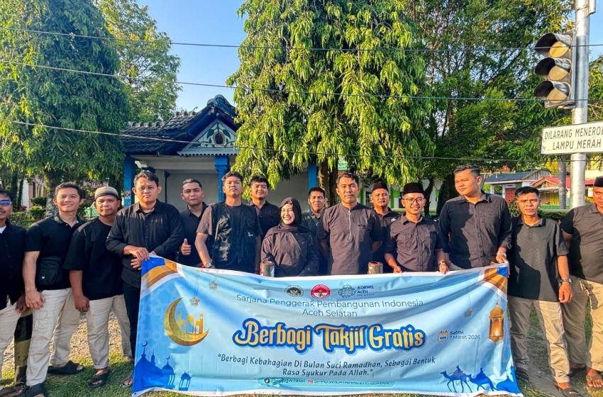  SPPI Aceh Selatan Berbagi Ratusan Paket Takjil Gratis kepada Pengendara