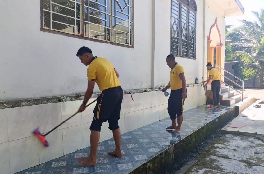  Brimob Hadir untuk Negeri, Personel Batalyon C Pelopor Gelar Aksi ASRI di Masjid Jami’ Hijriah