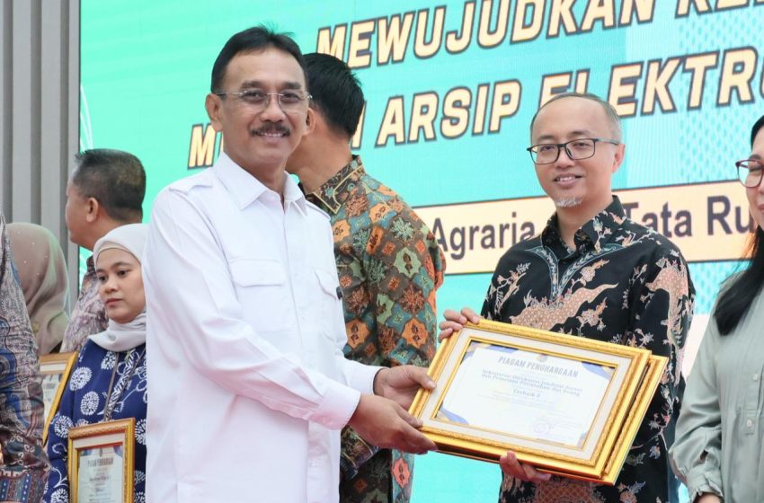  Bangun Motivasi Jajaran, Sekjen Kementerian ATR/BPN Beri Penghargaan kepada Satker Pengelola Kearsipan Terbaik
