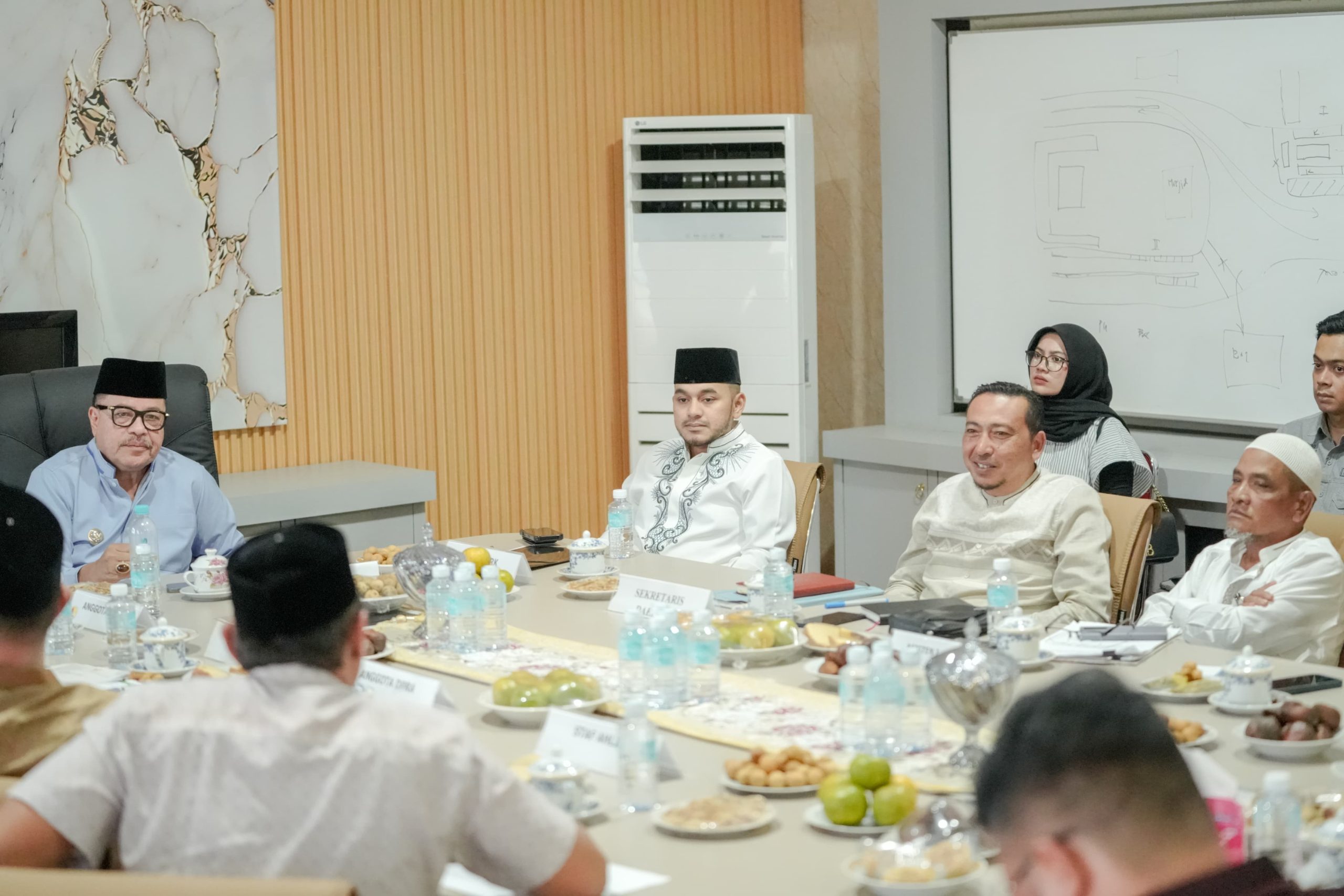 Ketua DPRK Nagan Raya Hadiri Pertemuan dengan Komisi I DPR Aceh Bahas Batas Wilayah Administrasi