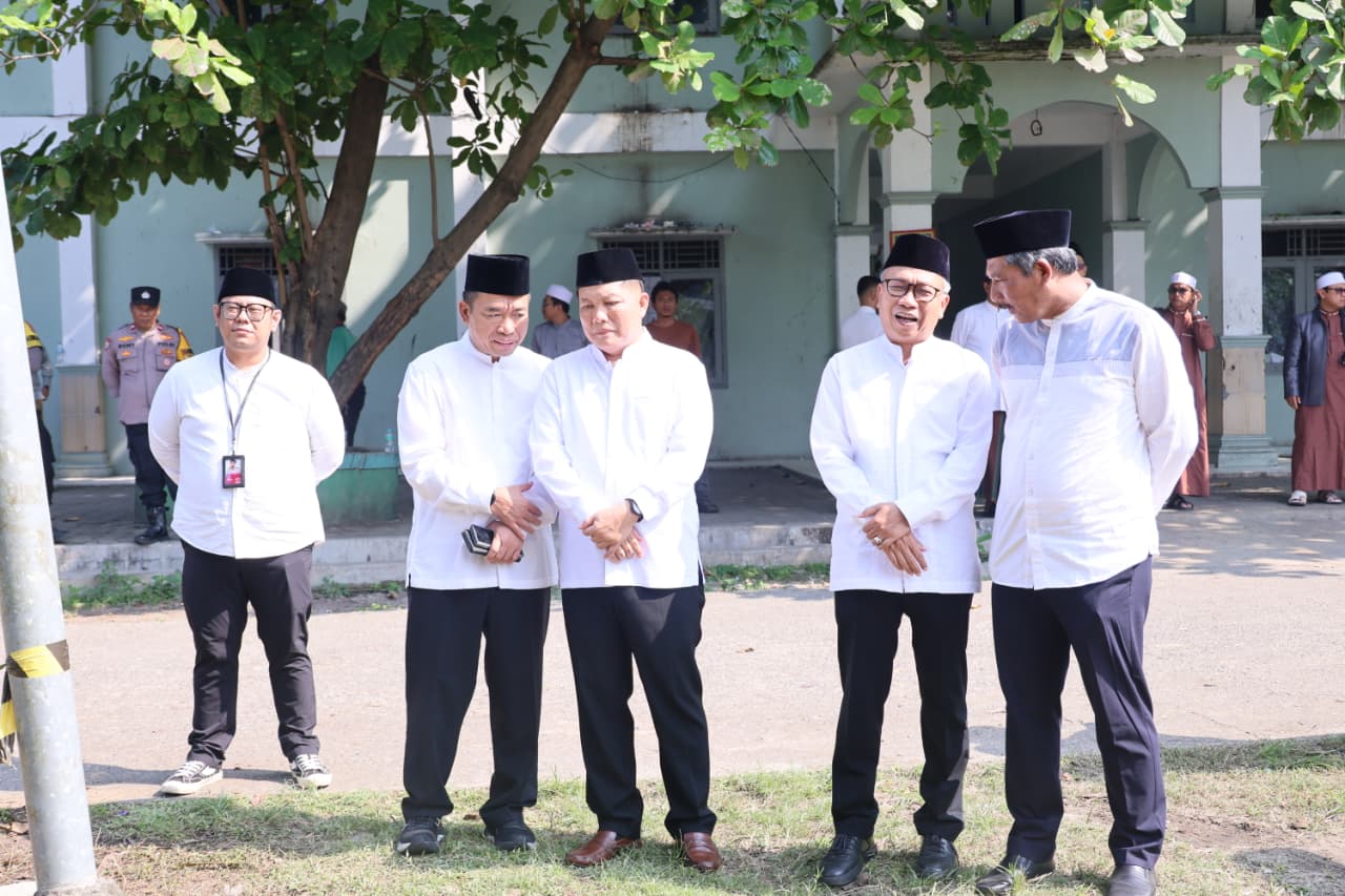 Semarak Iduladha 1447 H, Menteri Nusron Salurkan Hewan Kurban ke Pondok Pesantren Attaqwa