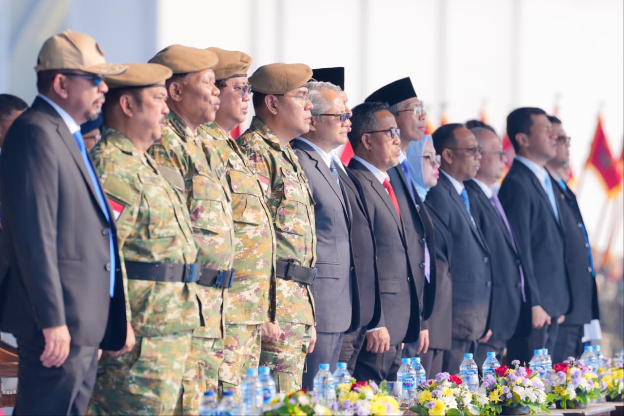 Penutupan Latsarmil Komcad Gelombang I 2026, Wamen Ossy Sebut Latsarmil Perkuat Karakter dan Integritas ASN
