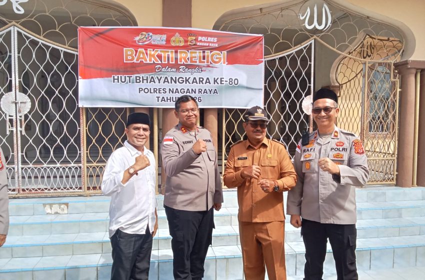  Sambut Hari Bhayangkara ke-80, Polres Nagan Raya Gelar Bakti Religi dan Bersihkan Masjid Baitul Quddus Cot Kuta