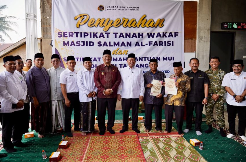  Menteri Nusron Serahkan Sertipikat Wakaf dan Bantuan dari MUI untuk Masjid Salman Alfarisi Aceh Tamiang