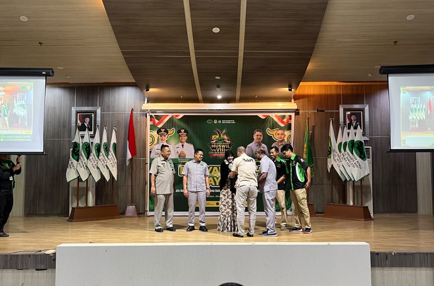  Promosikan Batu Giok, RAPI Nagan Raya Serahkan Cindera mata Batu Giok ke Wali Kota Banda Aceh