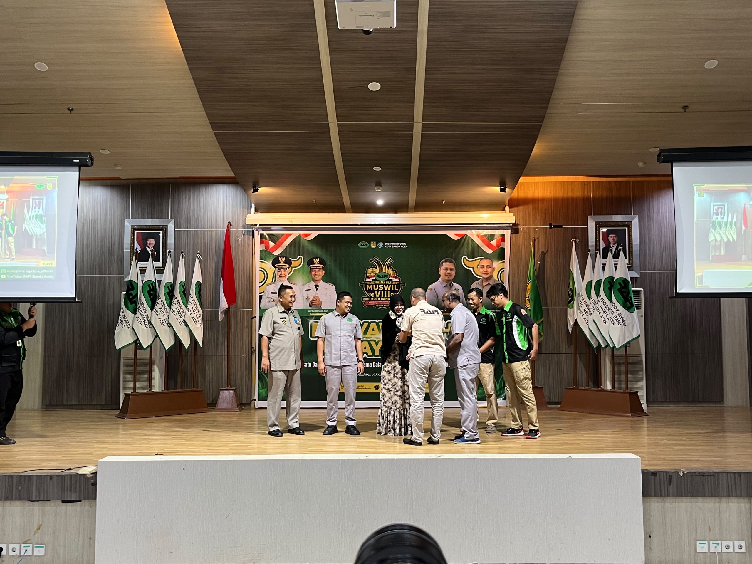 Promosikan Batu Giok, RAPI Nagan Raya Serahkan Cindera mata Batu Giok ke Wali Kota Banda Aceh