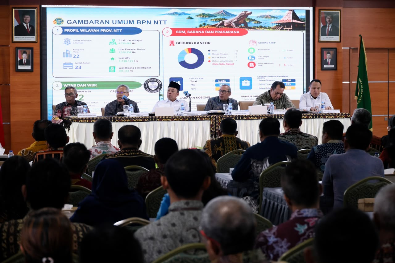 Beri Pengarahan Soal Layanan di Kanwil BPN Provinsi NTT, Menteri Nusron: Gunakan Sudut Pandang Masyarakat