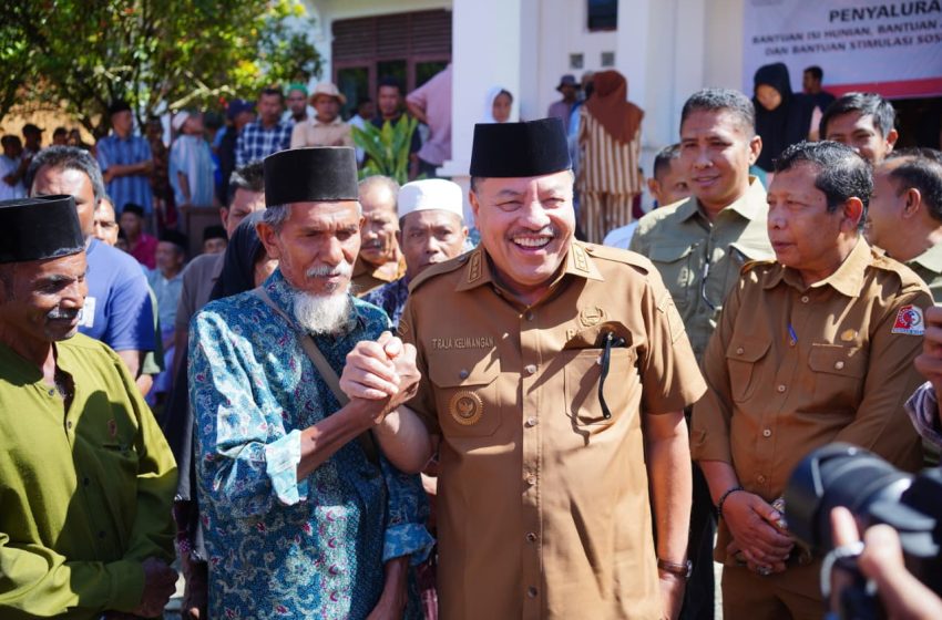  Bantuan Sosial Rp9,8 Miliar bagi Korban Bencana Hidrometeorologi di Beutong Ateuh Banggalang diserahkan, Bupati TRK Titip Pesan Ini