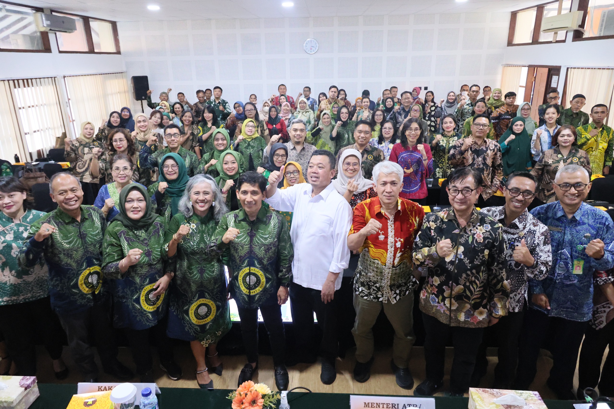 Kumpulkan Jajaran IPPAT dan BPKAD Se-Yogyakarta, Menteri Nusron Sosialisasikan Transformasi Layanan Pertanahan dan Organisasi