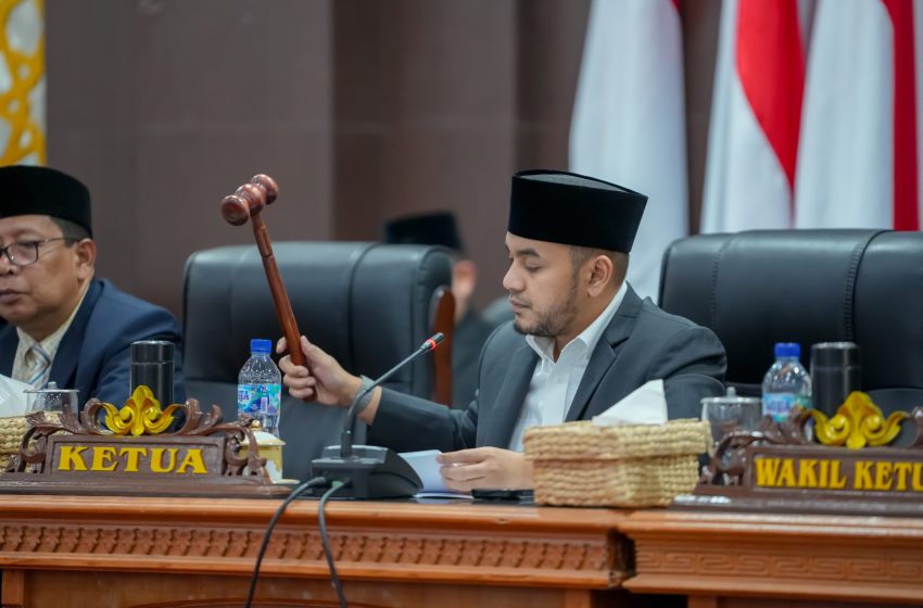  Ketua DPRK Mohd Rizki Ramadhan Pimpin Sidang Paripurna ke-3 DPRK Nagan Raya