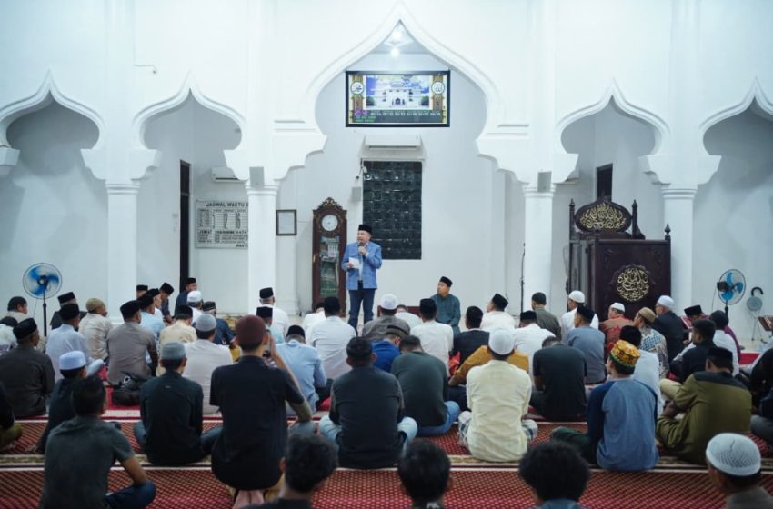  Safari Ramadan di Masjid Baiturrahim, Bupati TRK Ajak Warga Jaga Persatuan