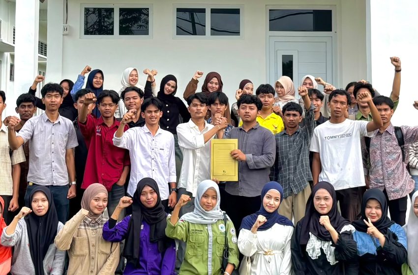  Sahir dan Rian Resmi Serahkan Berkas Pendaftaran Calon Presiden dan Wakil Presiden Mahasiswa UTU Periode 2026–2027